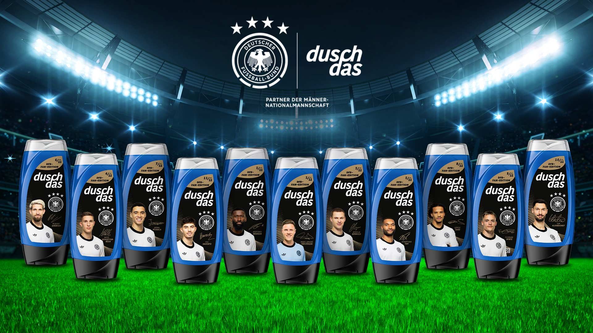 Elf Duschgelflaschen der DFB-Edition von duschdas – jeweils mit einem Bild eines Spielers der Männer-Nationalmannschaft.