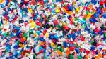 Ein Müllhaufen von Plastik